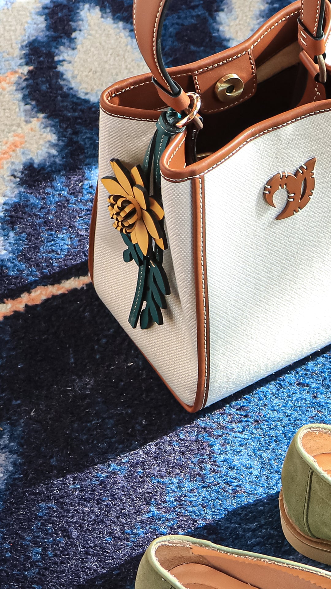 bloom bag charm - yellow